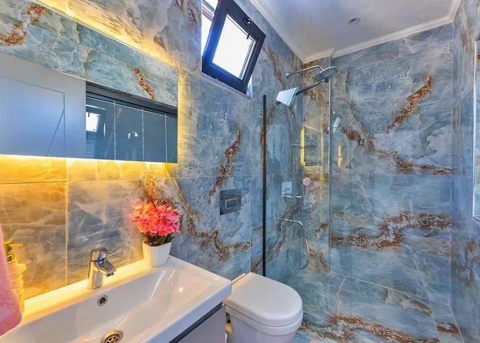 Yesilkoey 3 Bedroom Secluded With Private Pool Hot Tub Villa
