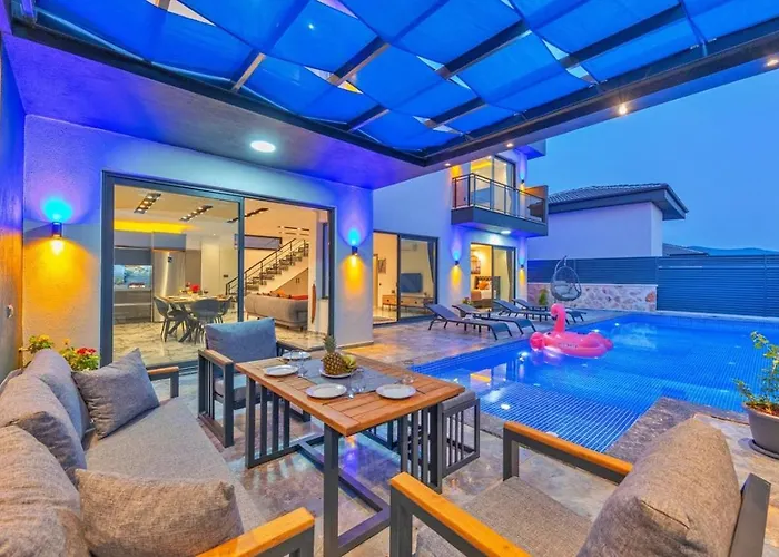 Yesilkoey 3 Bedroom Secluded With Private Pool Hot Tub Villa