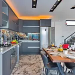 Yesilkoey 3 Bedroom Secluded With Private Pool Hot Tub