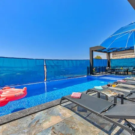 Yesilkoey 3 Bedroom Secluded With Private Pool Hot Tub *