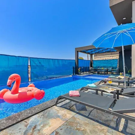 Yesilkoey 3 Bedroom Secluded With Private Pool Hot Tub ヴィラ *