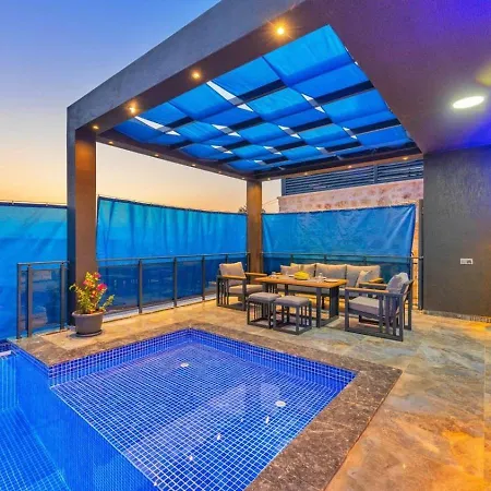 Yesilkoey 3 Bedroom Secluded With Private Pool Hot Tub Βίλα Καλκάν