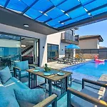 Yesilkoey 3 Bedroom Secluded With Private Pool Hot Tub * 칼칸