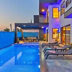 빌라 Yesilkoey 3 Bedroom Secluded With Private Pool Hot Tub