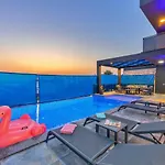 Yesilkoey 3 Bedroom Secluded With Private Pool Hot Tub 칼칸