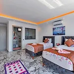 Yesilkoey 3 Bedroom Secluded With Private Pool Hot Tub * 칼칸