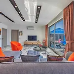 Yesilkoey 3 Bedroom Secluded With Private Pool Hot Tub 빌라 칼칸