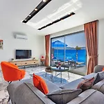 Yesilkoey 3 Bedroom Secluded With Private Pool Hot Tub *