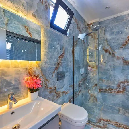 Yesilkoey 3 Bedroom Secluded With Private Pool Hot Tub 빌라